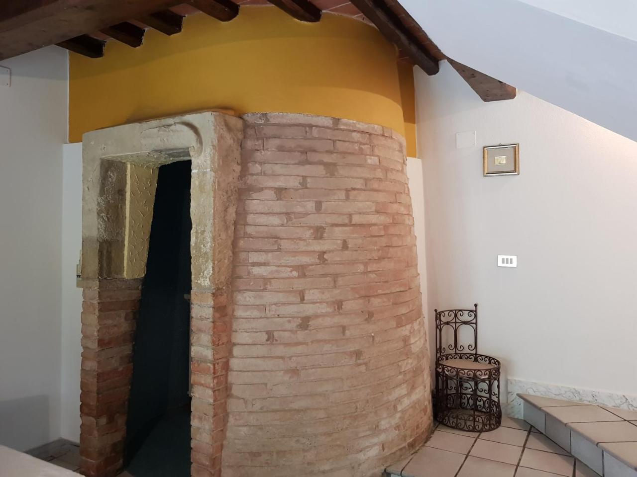 Guest House Il Giardino Коле Вал д'Елза Екстериор снимка